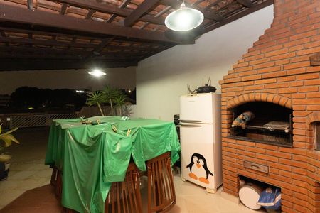 Casa à venda com 360m², 3 quartos e 6 vagas Casa à venda com 360m², 3 quartos e 6 vagasTerraço
