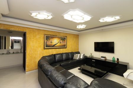 Casa à venda com 360m², 3 quartos e 6 vagas Casa à venda com 360m², 3 quartos e 6 vagasSala