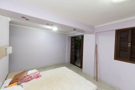 Casa à venda com 360m², 3 quartos e 6 vagas Casa à venda com 360m², 3 quartos e 6 vagasSuíte