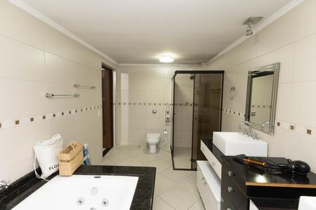 Casa à venda com 360m², 3 quartos e 6 vagas Casa à venda com 360m², 3 quartos e 6 vagasBanheiro da Suíte