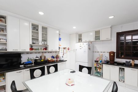 Casa à venda com 360m², 3 quartos e 6 vagas Casa à venda com 360m², 3 quartos e 6 vagasCozinha