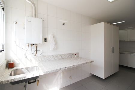 Apartamento para alugar com 250m², 3 quartos e 4 vagas Apartamento para alugar com 250m², 3 quartos e 4 vagasÁrea de serviço