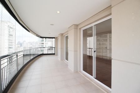 Apartamento para alugar com 250m², 3 quartos e 4 vagas Apartamento para alugar com 250m², 3 quartos e 4 vagasVaranda da Sala