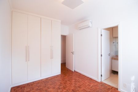 Apartamento para alugar com 250m², 3 quartos e 4 vagas Apartamento para alugar com 250m², 3 quartos e 4 vagasSuíte 2
