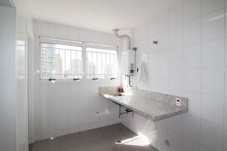 Apartamento para alugar com 250m², 3 quartos e 4 vagas Apartamento para alugar com 250m², 3 quartos e 4 vagasÁrea de serviço