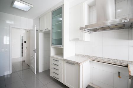 Apartamento para alugar com 250m², 3 quartos e 4 vagas Apartamento para alugar com 250m², 3 quartos e 4 vagasCozinha