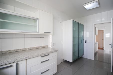 Apartamento para alugar com 250m², 3 quartos e 4 vagas Apartamento para alugar com 250m², 3 quartos e 4 vagasCozinha