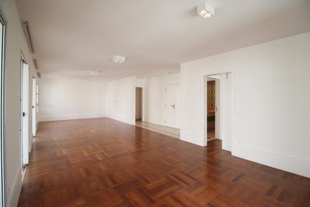 Apartamento para alugar com 250m², 3 quartos e 4 vagas Apartamento para alugar com 250m², 3 quartos e 4 vagasSala