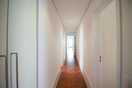 Apartamento para alugar com 250m², 3 quartos e 4 vagas Apartamento para alugar com 250m², 3 quartos e 4 vagasCorredor