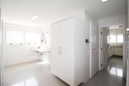 Apartamento para alugar com 250m², 3 quartos e 4 vagas Apartamento para alugar com 250m², 3 quartos e 4 vagasÁrea de serviço
