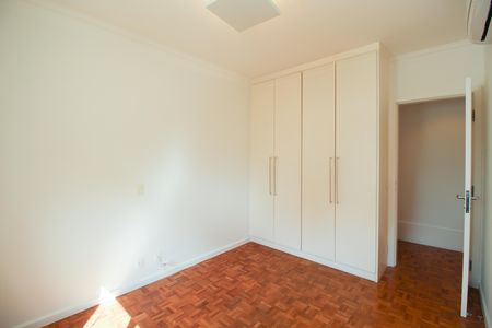 Apartamento para alugar com 250m², 3 quartos e 4 vagas Apartamento para alugar com 250m², 3 quartos e 4 vagasSuíte 2