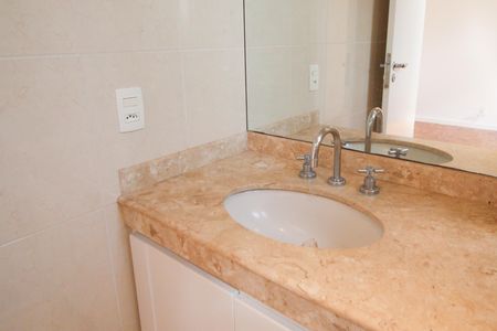 Apartamento para alugar com 250m², 3 quartos e 4 vagas Apartamento para alugar com 250m², 3 quartos e 4 vagasBanheiro da Suíte 2
