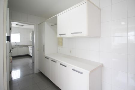 Apartamento para alugar com 250m², 3 quartos e 4 vagas Apartamento para alugar com 250m², 3 quartos e 4 vagasÁrea de serviço