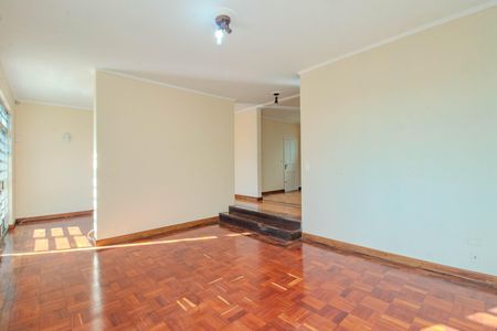 Casa para alugar com 198m², 3 quartos e 2 vagasSala