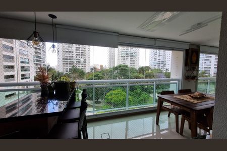 Apartamento à venda com 157m², 3 quartos e 2 vagas Apartamento à venda com 157m², 3 quartos e 2 vagasVaranda