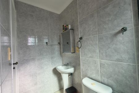Apartamento para alugar com 68m², 2 quartos e 1 vaga Apartamento para alugar com 68m², 2 quartos e 1 vagaBanheiro da Suíte
