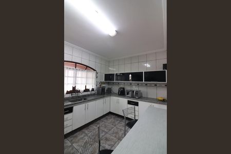 Casa à venda com 242m², 3 quartos e 5 vagasCopa e Cozinha 