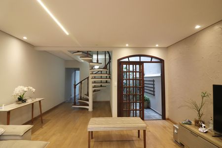 Casa à venda com 242m², 3 quartos e 5 vagasSala 