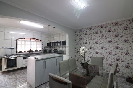 Casa à venda com 242m², 3 quartos e 5 vagasCopa e Cozinha 