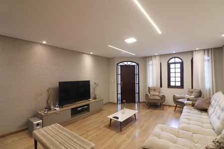 Casa à venda com 242m², 3 quartos e 5 vagasSala 