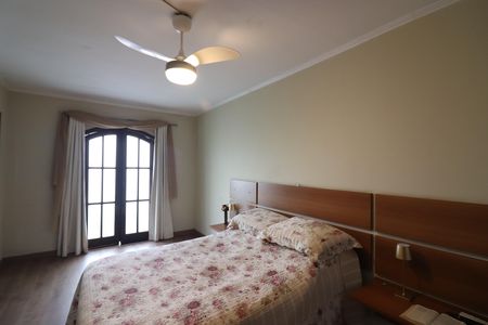 Casa à venda com 242m², 3 quartos e 5 vagasQuarto 1 - Suíte