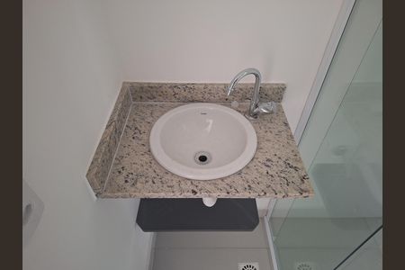 Banheiro de kitnet/studio para alugar com 1 quarto, 28m² em Santana, São Paulo