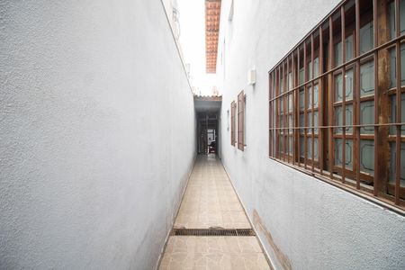 CORREDOR DO QUINTAL de casa à venda com 3 quartos, 140m² em Chora Menino, São Paulo