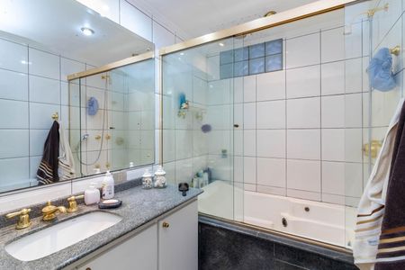 Apartamento à venda com 200m², 4 quartos e 4 vagasBanheiro da Suíte 1