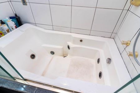 Apartamento à venda com 200m², 4 quartos e 4 vagasBanheiro da Suíte 1