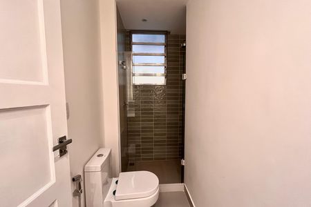 Apartamento à venda com 122m², 3 quartos e 1 vaga Apartamento à venda com 122m², 3 quartos e 1 vagaBanheiro da suíte