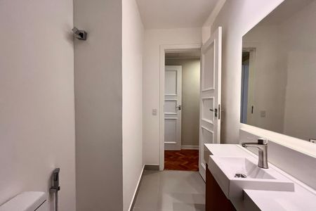 Apartamento à venda com 122m², 3 quartos e 1 vaga Apartamento à venda com 122m², 3 quartos e 1 vagaBanheiro social