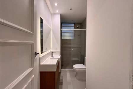 Apartamento à venda com 122m², 3 quartos e 1 vaga Apartamento à venda com 122m², 3 quartos e 1 vagaBanheiro social