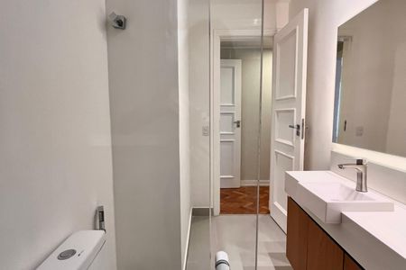 Apartamento à venda com 122m², 3 quartos e 1 vaga Apartamento à venda com 122m², 3 quartos e 1 vagaBanheiro social