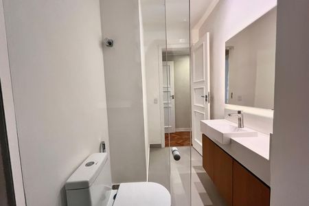 Apartamento à venda com 122m², 3 quartos e 1 vaga Apartamento à venda com 122m², 3 quartos e 1 vagaBanheiro social