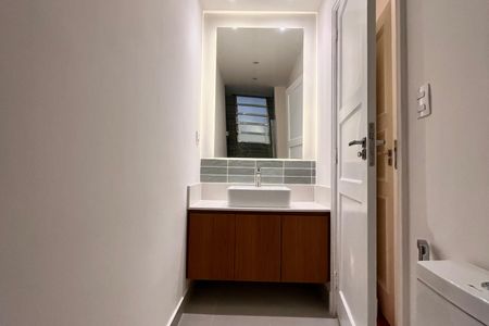 Apartamento à venda com 122m², 3 quartos e 1 vaga Apartamento à venda com 122m², 3 quartos e 1 vagaBanheiro da suíte