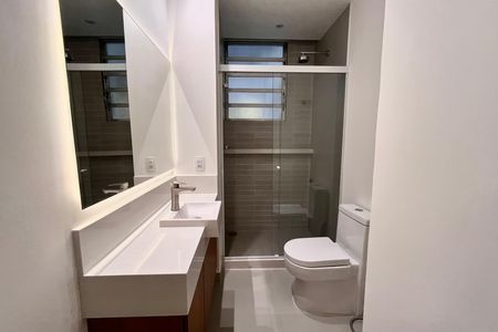 Apartamento à venda com 122m², 3 quartos e 1 vaga Apartamento à venda com 122m², 3 quartos e 1 vagaBanheiro social