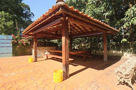 Casa de condomínio para alugar com 2000m², 3 quartos e 1 vaga