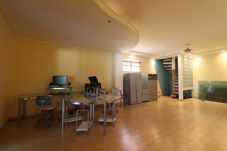 Casa de condomínio para alugar com 2000m², 3 quartos e 1 vaga Casa de condomínio para alugar com 2000m², 3 quartos e 1 vagaEscritório