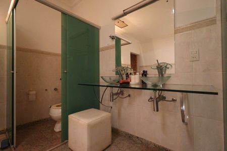 Casa de condomínio para alugar com 2000m², 3 quartos e 1 vaga Casa de condomínio para alugar com 2000m², 3 quartos e 1 vagaBanheiro da Suíte 2