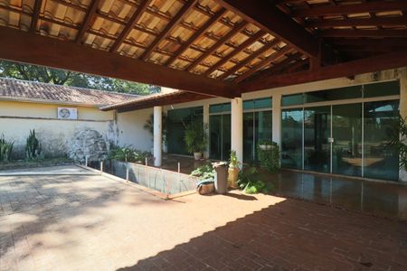 Casa de condomínio para alugar com 2000m², 3 quartos e 1 vaga Casa de condomínio para alugar com 2000m², 3 quartos e 1 vagaVaranda
