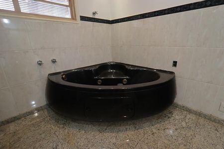 Casa de condomínio para alugar com 2000m², 3 quartos e 1 vaga Casa de condomínio para alugar com 2000m², 3 quartos e 1 vagaBanheiro da Suíte 1