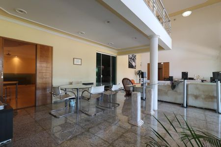 Casa de condomínio para alugar com 2000m², 3 quartos e 1 vaga Casa de condomínio para alugar com 2000m², 3 quartos e 1 vagaSala