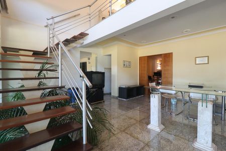 Casa de condomínio para alugar com 2000m², 3 quartos e 1 vaga Casa de condomínio para alugar com 2000m², 3 quartos e 1 vagaSala