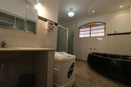 Casa de condomínio para alugar com 2000m², 3 quartos e 1 vaga Casa de condomínio para alugar com 2000m², 3 quartos e 1 vagaBanheiro da Suíte 1