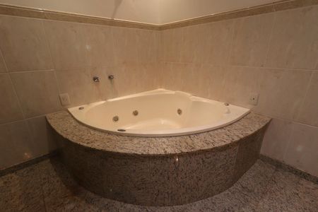Casa de condomínio para alugar com 2000m², 3 quartos e 1 vaga Casa de condomínio para alugar com 2000m², 3 quartos e 1 vagaBanheiro da Suíte 2