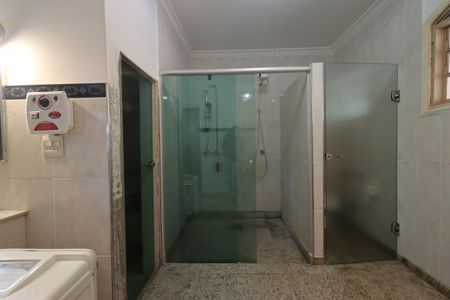Casa de condomínio para alugar com 2000m², 3 quartos e 1 vaga Casa de condomínio para alugar com 2000m², 3 quartos e 1 vagaBanheiro da Suíte 1