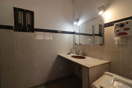 Casa de condomínio para alugar com 2000m², 3 quartos e 1 vaga Casa de condomínio para alugar com 2000m², 3 quartos e 1 vagaBanheiro da Suíte 1