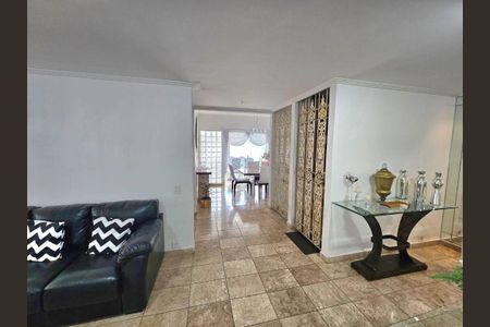 Casa à venda com 341m², 3 quartos e 4 vagas