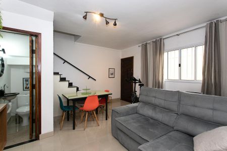 Casa de condomínio à venda com 131m², 3 quartos e 2 vagas Casa de condomínio à venda com 131m², 3 quartos e 2 vagasSala
