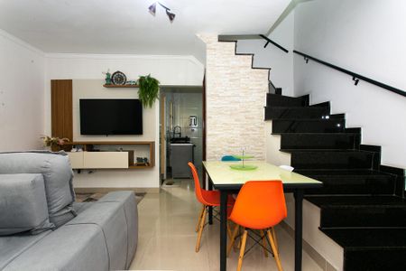 Casa de condomínio à venda com 131m², 3 quartos e 2 vagas Casa de condomínio à venda com 131m², 3 quartos e 2 vagasSala